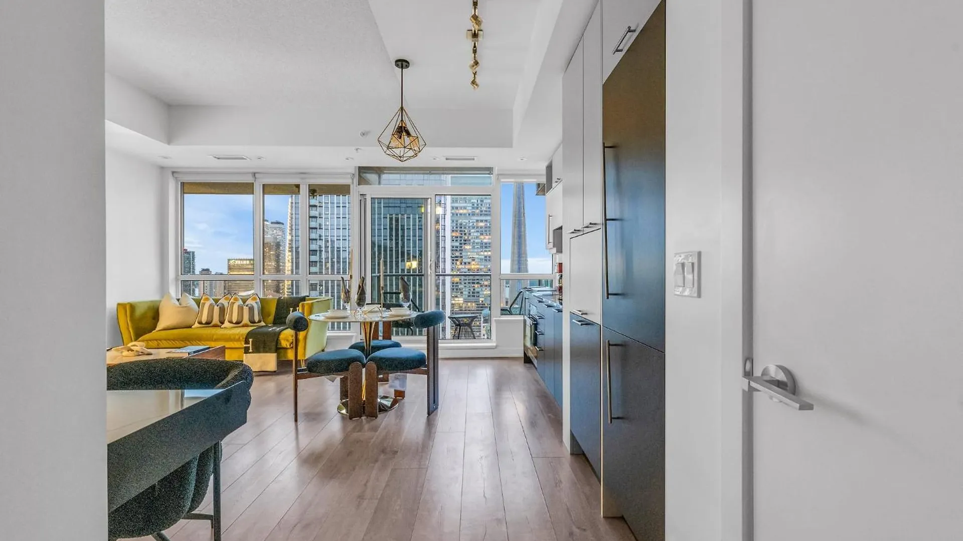 Deluxe 1Br Suite With Bird'S Eye Cn Tower Views Toronto Appartamento