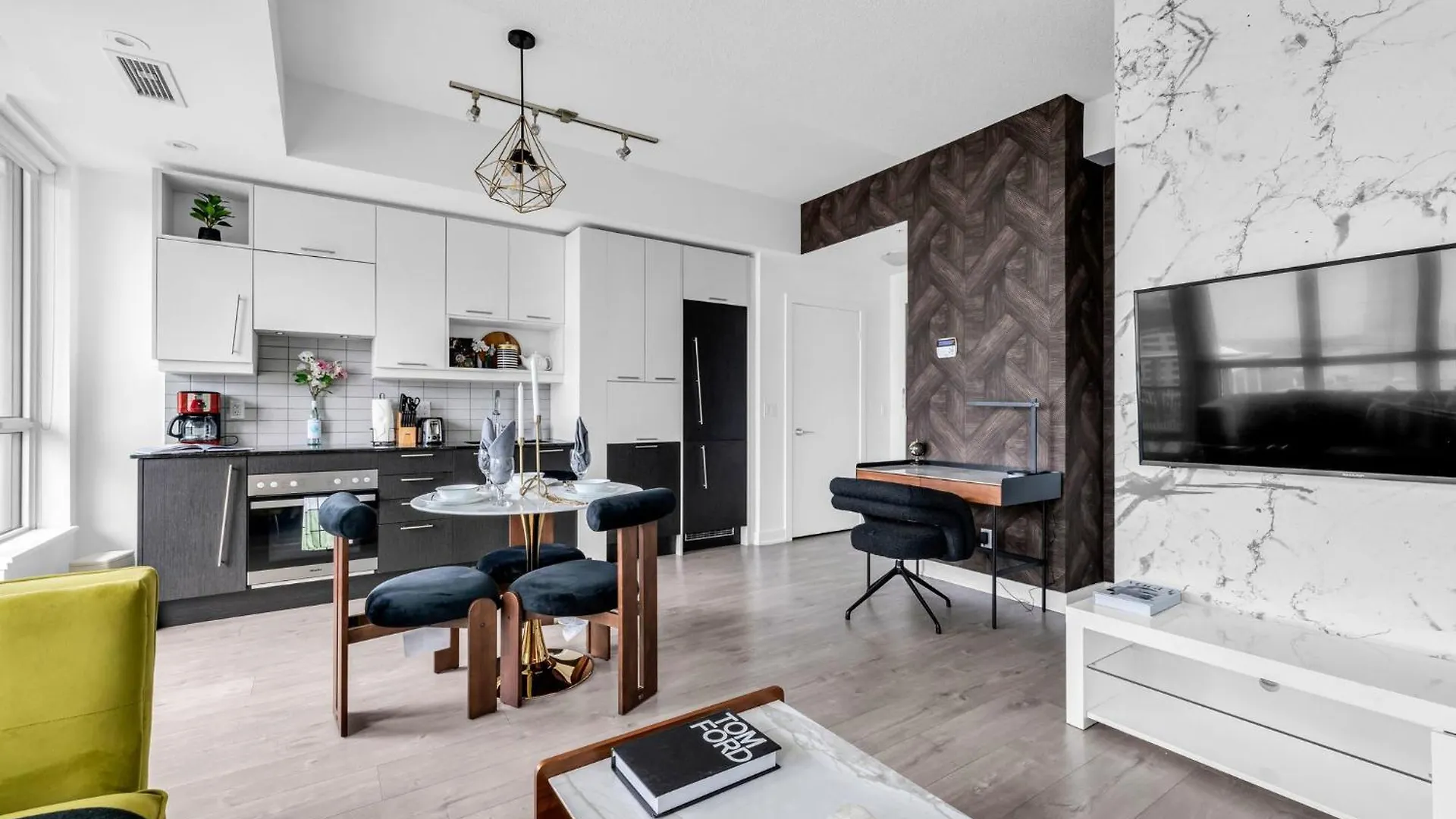 Deluxe 1Br Suite With Bird'S Eye Cn Tower Views Toronto 0*,  Canadá