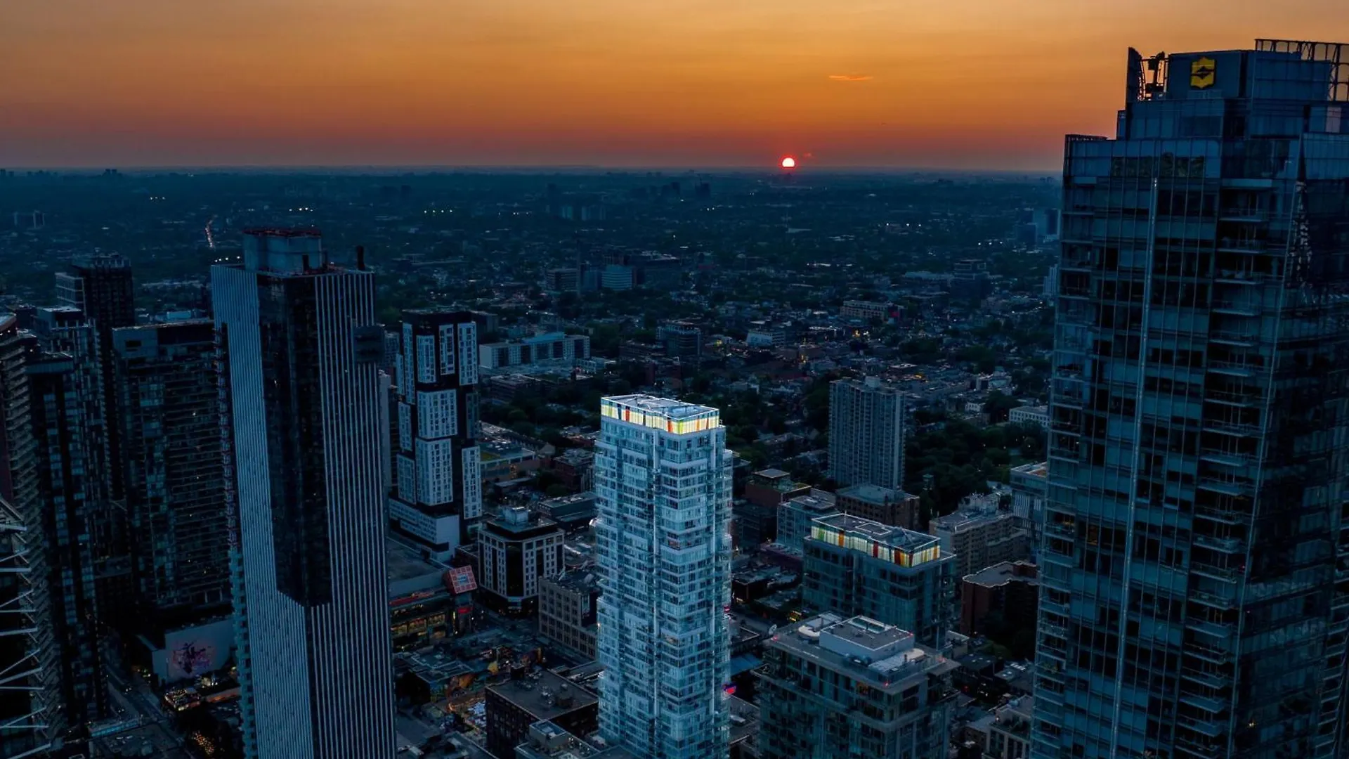 Deluxe 1Br Suite With Bird'S Eye Cn Tower Views Toronto Apartamento