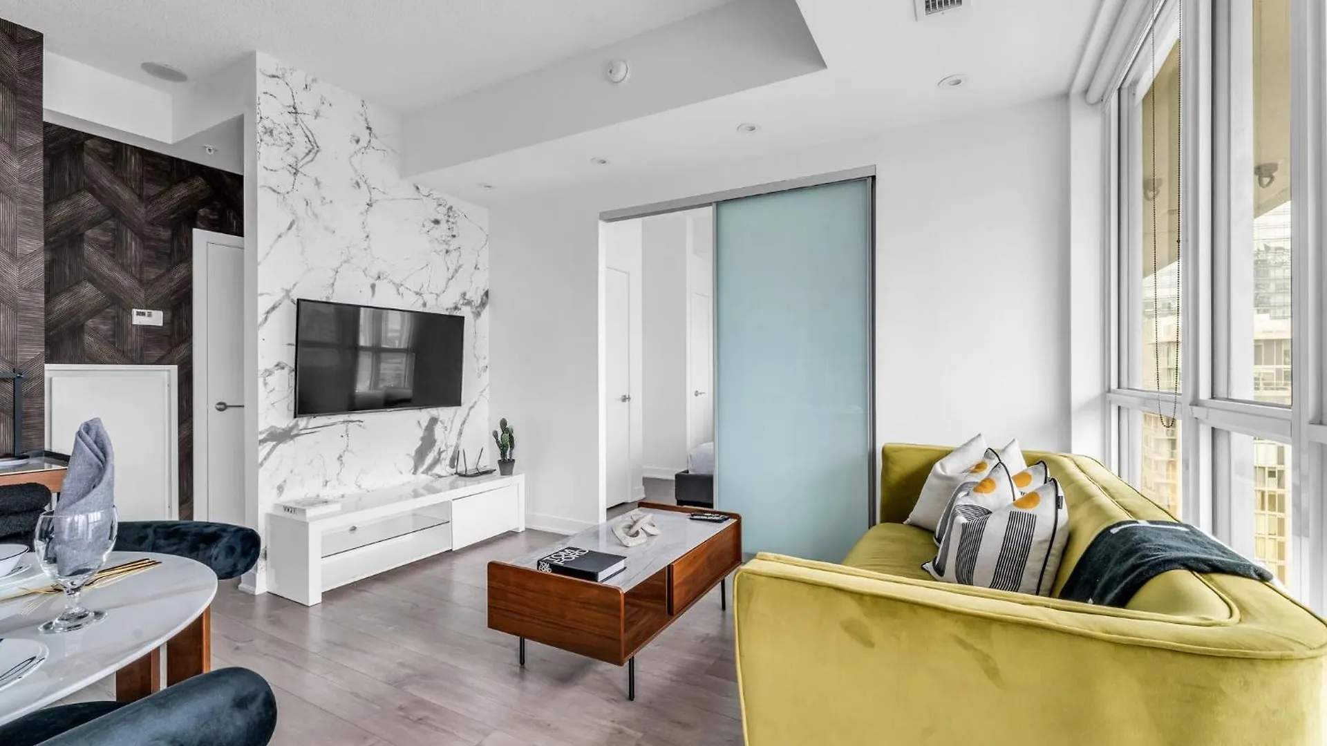 Deluxe 1Br Suite With Bird'S Eye Cn Tower Views Toronto Apartamento