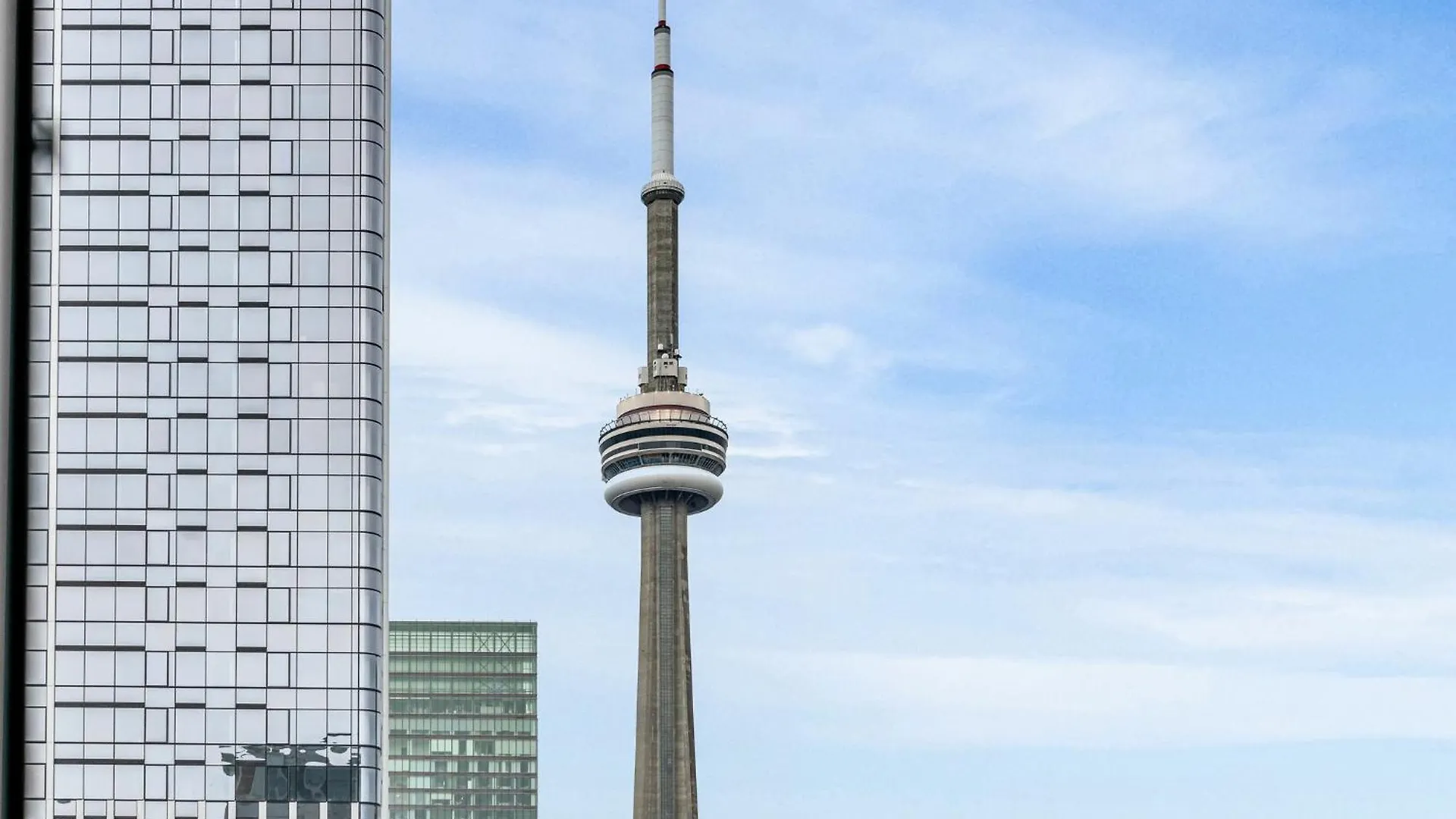 Deluxe 1Br Suite With Bird'S Eye Cn Tower Views Toronto 0*,  Canada